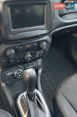Позашляховик / Кросовер Jeep Renegade 2017 в 
