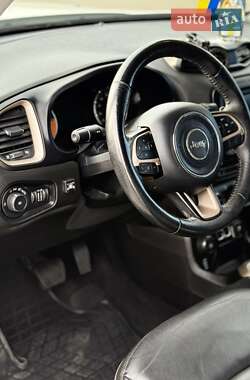 Внедорожник / Кроссовер Jeep Renegade 2016 в 