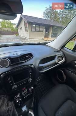 Внедорожник / Кроссовер Jeep Renegade 2016 в 