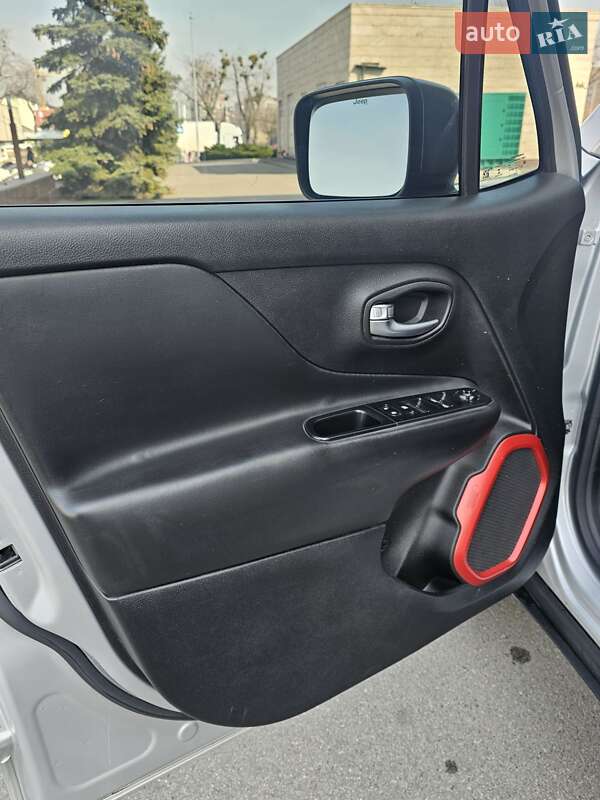 Позашляховик / Кросовер Jeep Renegade 2015 в Києві