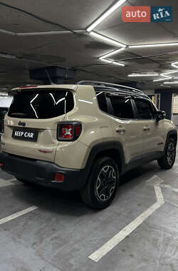 Внедорожник / Кроссовер Jeep Renegade 2016 в 