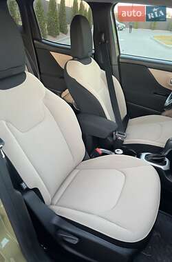 Внедорожник / Кроссовер Jeep Renegade 2015 в 