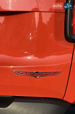 Внедорожник / Кроссовер Jeep Renegade 2015 в 