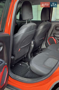 Внедорожник / Кроссовер Jeep Renegade 2015 в 
