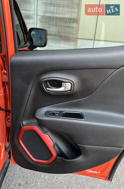Внедорожник / Кроссовер Jeep Renegade 2015 в 
