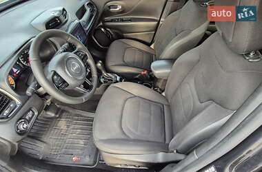 Внедорожник / Кроссовер Jeep Renegade 2016 в 