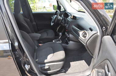 Внедорожник / Кроссовер Jeep Renegade 2016 в 