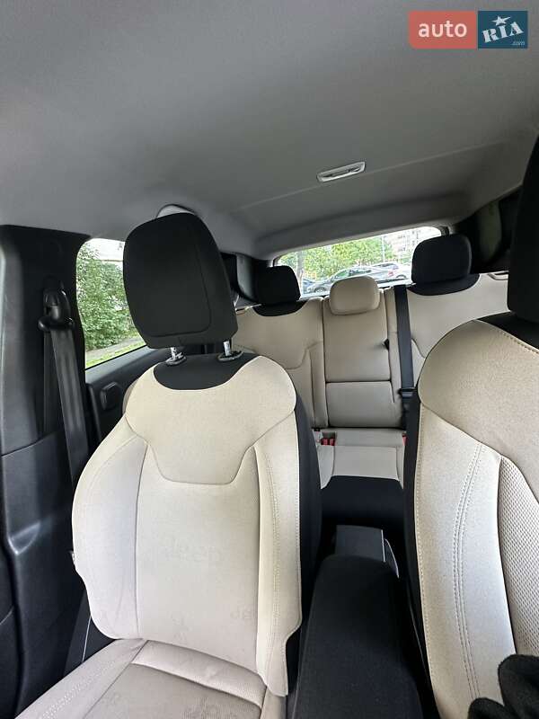 Позашляховик / Кросовер Jeep Renegade 2015 в Києві
