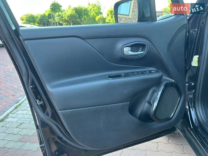Позашляховик / Кросовер Jeep Renegade 2016 в Чернівцях