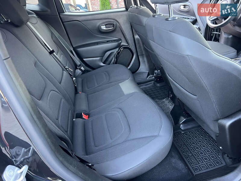 Позашляховик / Кросовер Jeep Renegade 2016 в Чернівцях