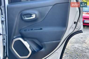Внедорожник / Кроссовер Jeep Renegade 2016 в 