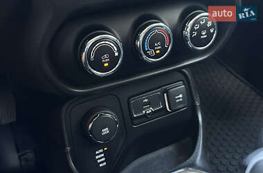 Позашляховик / Кросовер Jeep Renegade 2017 в 