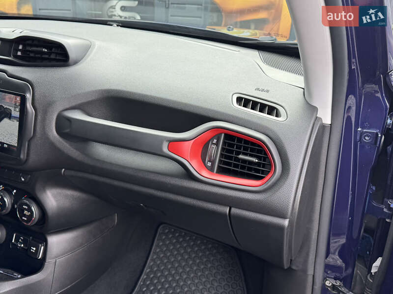 Внедорожник / Кроссовер Jeep Renegade 2016 в Стрые