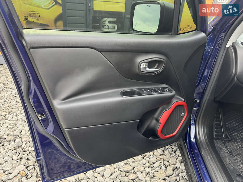 Внедорожник / Кроссовер Jeep Renegade 2016 в Стрые