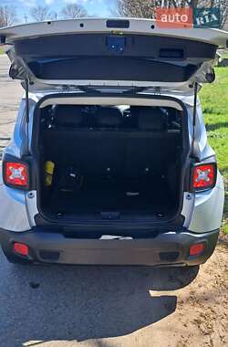 Позашляховик / Кросовер Jeep Renegade 2015 в 