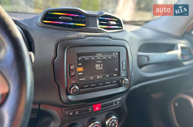 Внедорожник / Кроссовер Jeep Renegade 2016 в 
