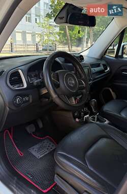 Внедорожник / Кроссовер Jeep Renegade 2016 в 