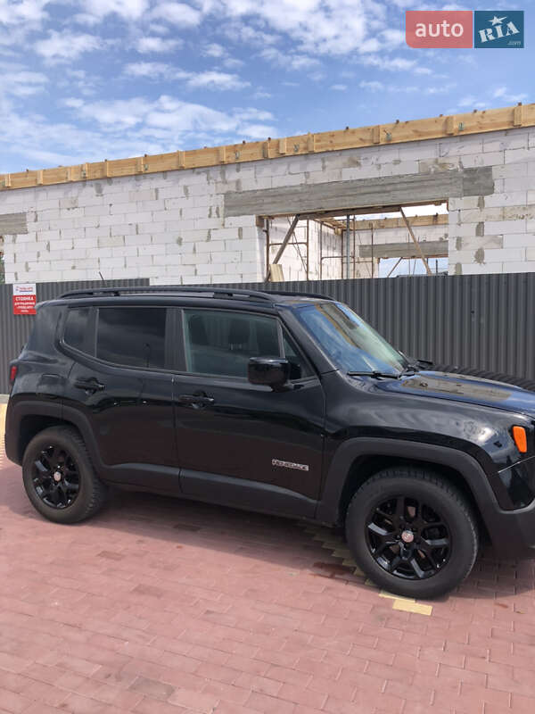 Внедорожник / Кроссовер Jeep Renegade 2016 в Сарнах
