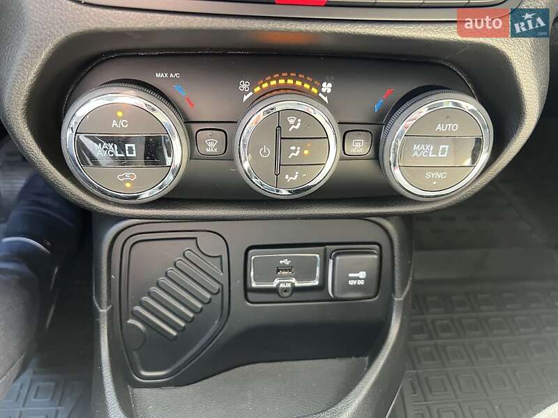 Внедорожник / Кроссовер Jeep Renegade 2015 в Одессе