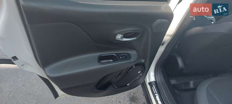 Позашляховик / Кросовер Jeep Renegade 2018 в Житомирі