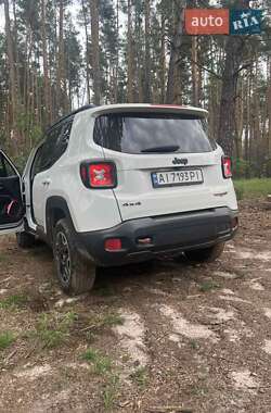Внедорожник / Кроссовер Jeep Renegade 2016 в 