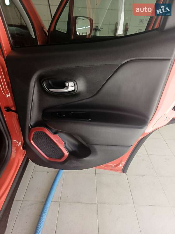 Внедорожник / Кроссовер Jeep Renegade 2017 в Ирпене