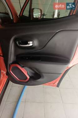 Внедорожник / Кроссовер Jeep Renegade 2017 в 