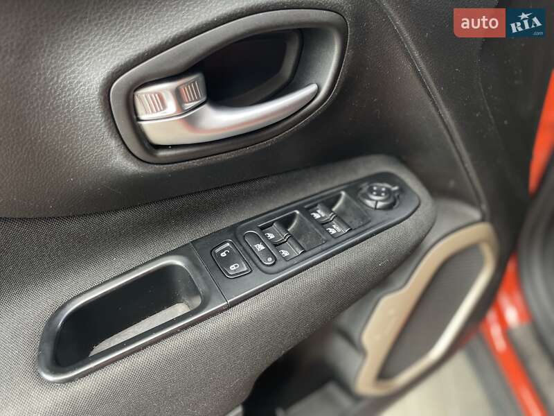 Внедорожник / Кроссовер Jeep Renegade 2016 в Львове