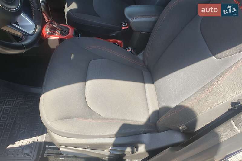 Внедорожник / Кроссовер Jeep Renegade 2015 в Сумах