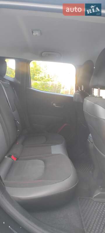 Внедорожник / Кроссовер Jeep Renegade 2017 в Киеве