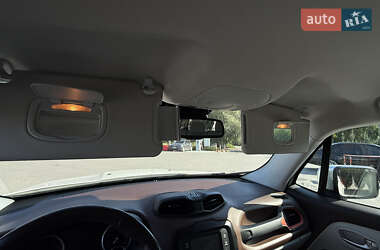 Внедорожник / Кроссовер Jeep Renegade 2015 в 