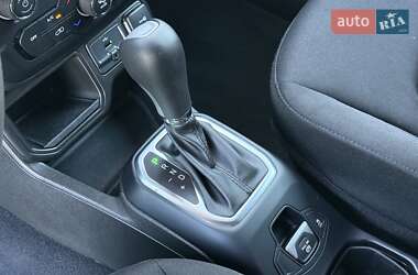 Внедорожник / Кроссовер Jeep Renegade 2020 в 