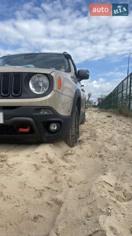 Внедорожник / Кроссовер Jeep Renegade 2016 в Киеве