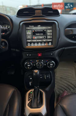 Внедорожник / Кроссовер Jeep Renegade 2016 в 
