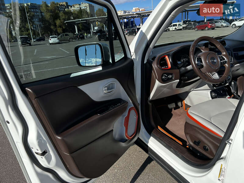Внедорожник / Кроссовер Jeep Renegade 2016 в Киеве
