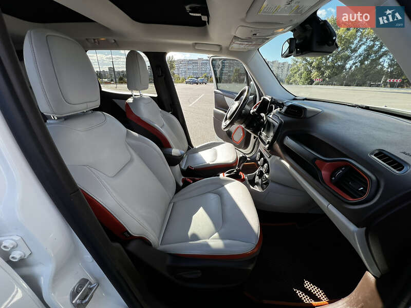 Внедорожник / Кроссовер Jeep Renegade 2016 в Киеве