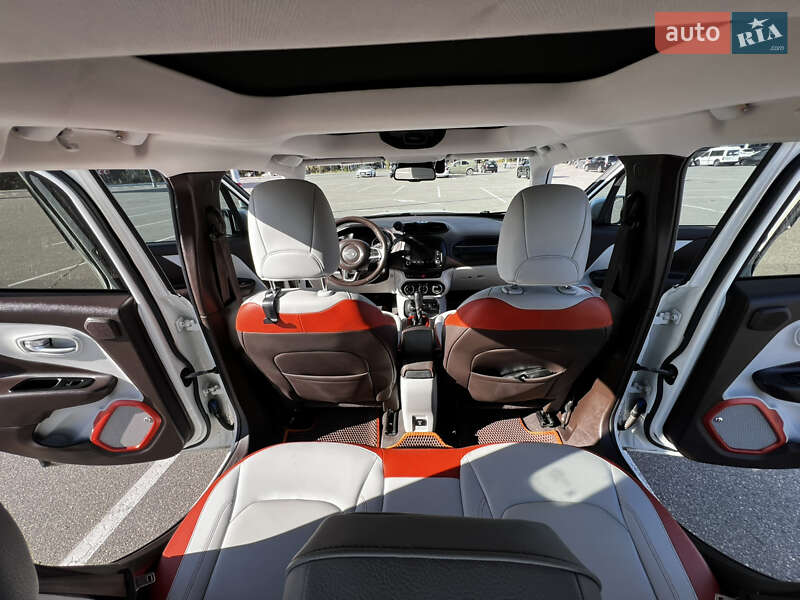 Внедорожник / Кроссовер Jeep Renegade 2016 в Киеве