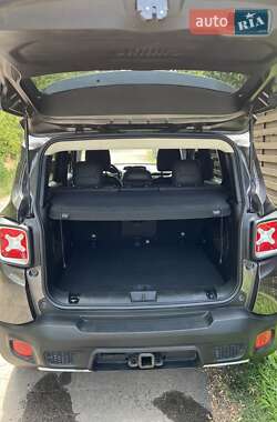 Внедорожник / Кроссовер Jeep Renegade 2016 в 