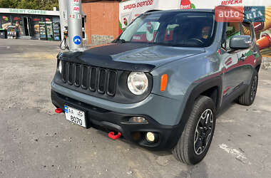 Внедорожник / Кроссовер Jeep Renegade 2016 в 