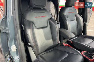 Внедорожник / Кроссовер Jeep Renegade 2016 в 