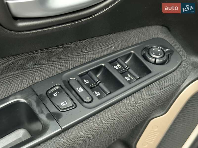Внедорожник / Кроссовер Jeep Renegade 2016 в Харькове