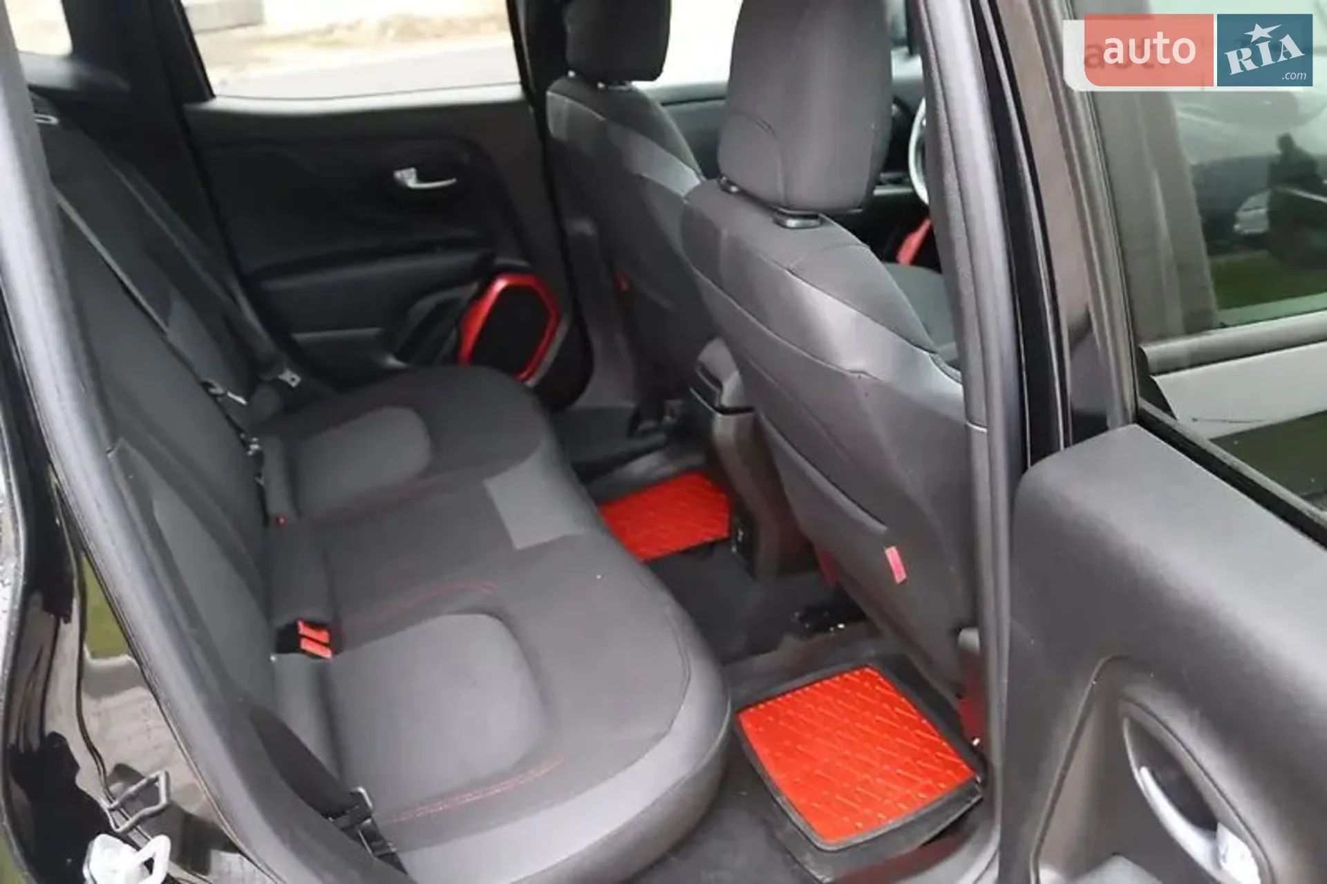 2016 Jeep Renegade - мініатюра 2