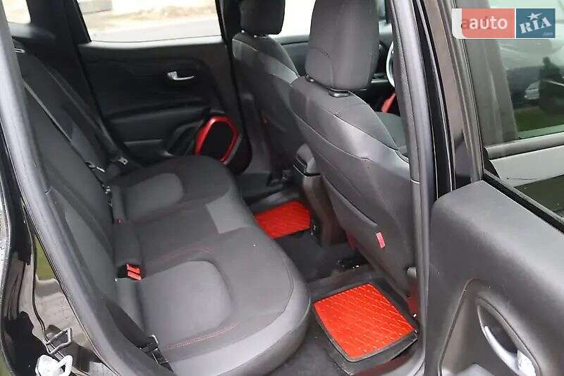 Внедорожник / Кроссовер Jeep Renegade 2016 в Чорткове