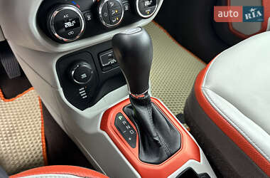 Внедорожник / Кроссовер Jeep Renegade 2017 в 