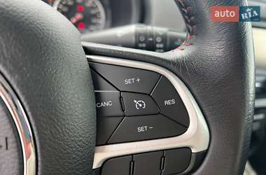 Внедорожник / Кроссовер Jeep Renegade 2015 в 