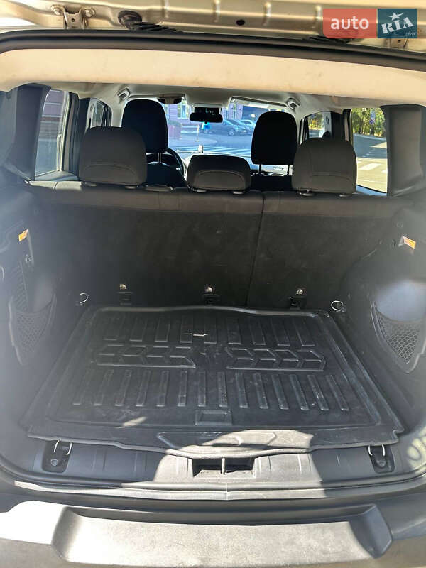 Позашляховик / Кросовер Jeep Renegade 2016 в Одесі