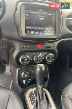 Внедорожник / Кроссовер Jeep Renegade 2016 в 