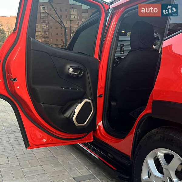 Внедорожник / Кроссовер Jeep Renegade 2015 в Черкассах