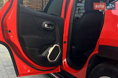 Внедорожник / Кроссовер Jeep Renegade 2015 в 