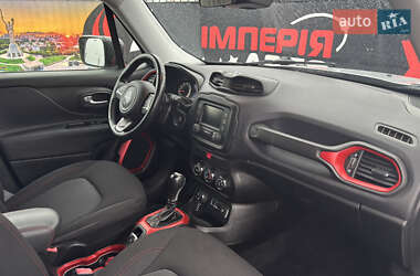 Внедорожник / Кроссовер Jeep Renegade 2015 в 